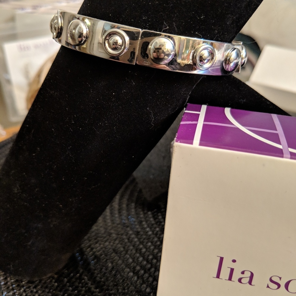 🆕🎁 Lia Sophia Hard Wear Stretch Bracelet OSFM